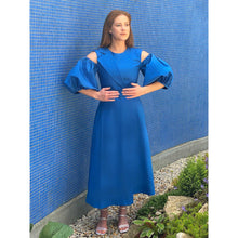 Görseli Galeri görüntüleyiciye yükleyin, Model is Wearing Asymmetric A-line blue cotton dress - Front 

