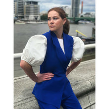 Görseli Galeri görüntüleyiciye yükleyin, Sleeveless Cotton Blazer in Royal Blue - Front Close Up

